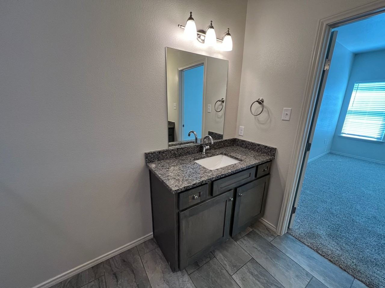 5512 Lehigh St - Photo 2 of 21