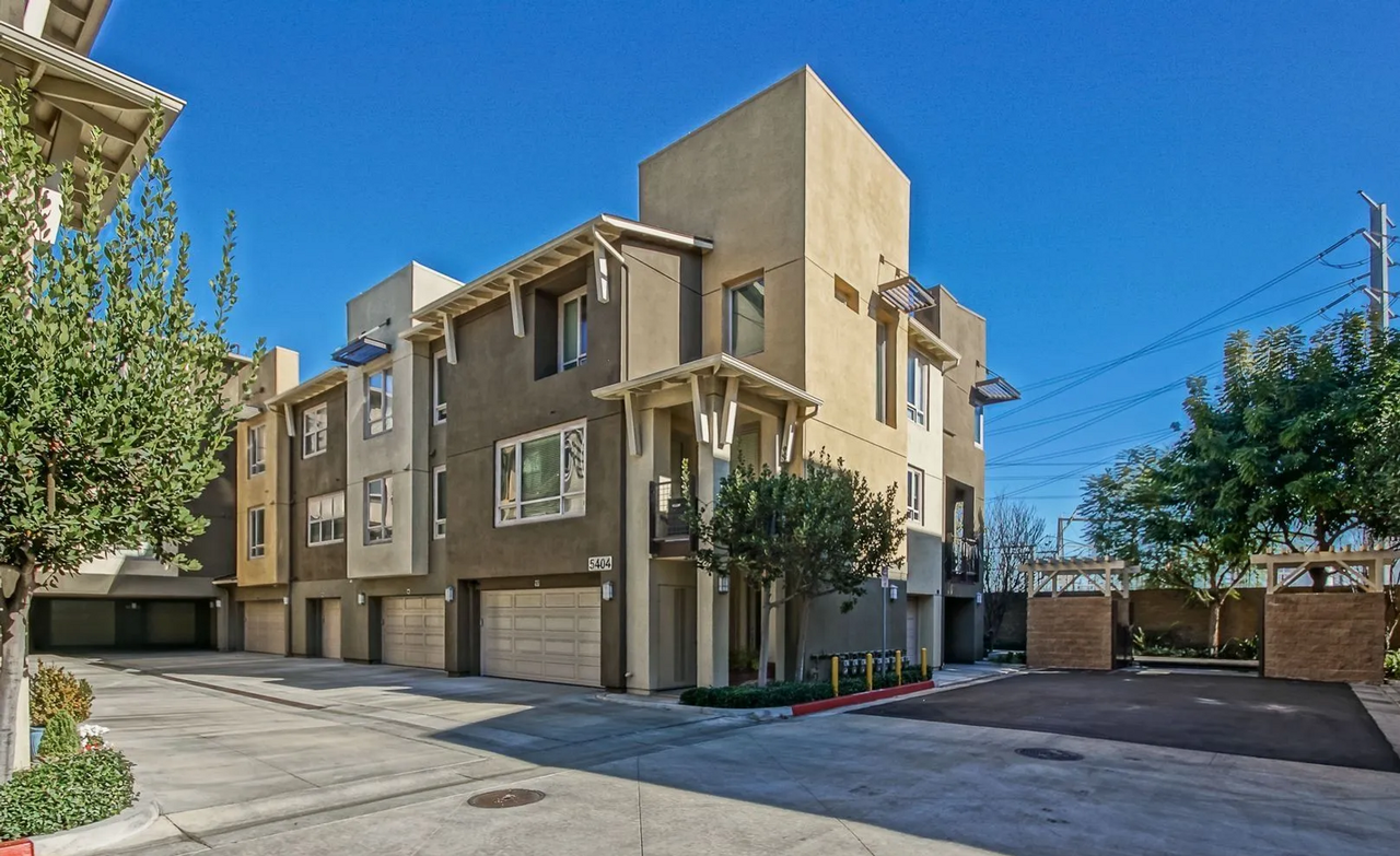 5404 W 149th Pl #18 - Photo 2 of 12