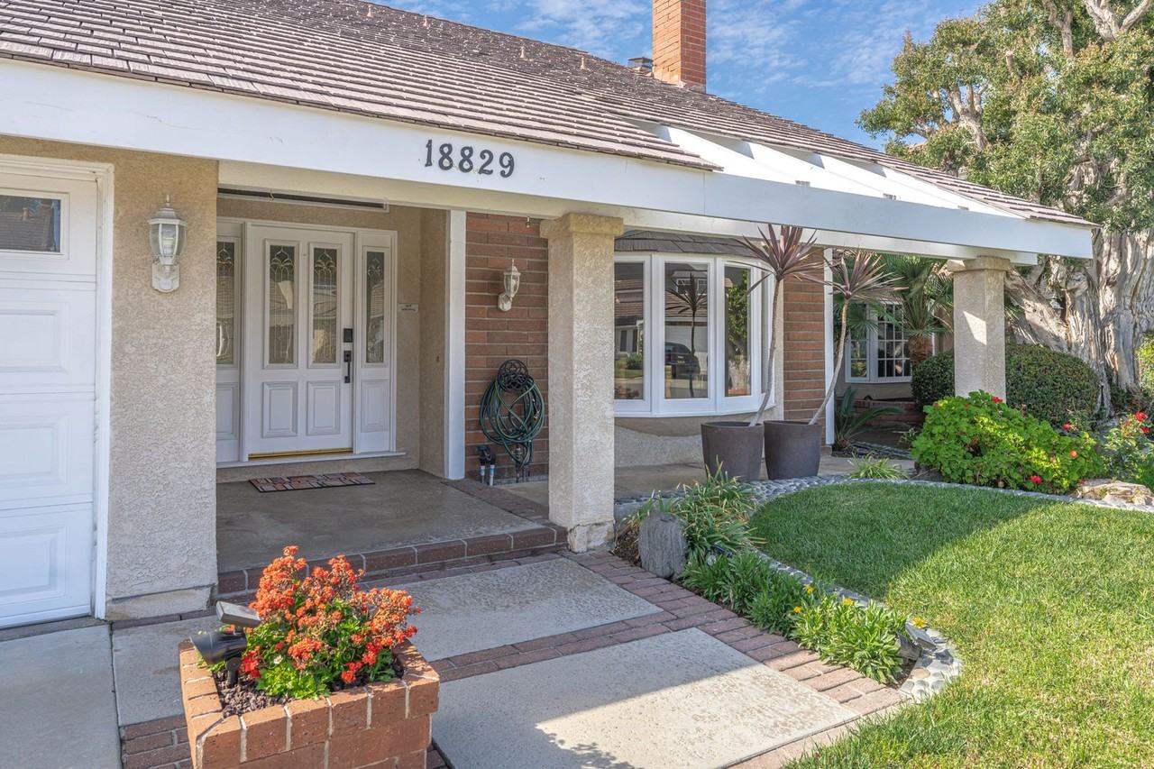 18829 Tomahawk St - Photo 2 of 33