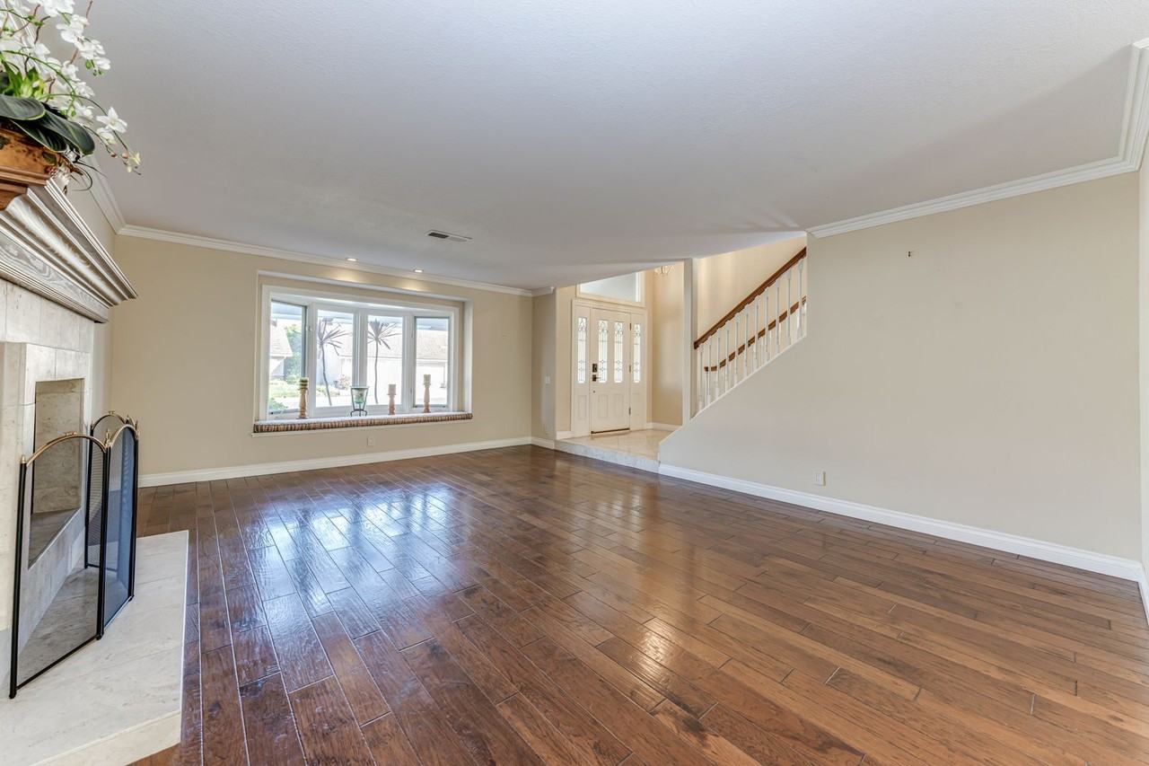 18829 Tomahawk St - Photo 3 of 33