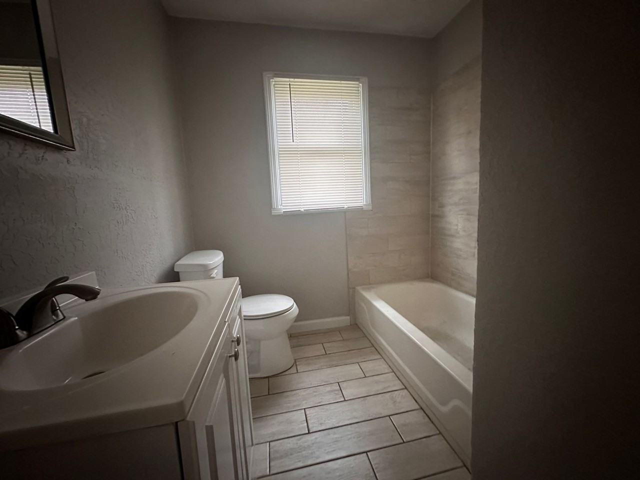 2806 Northwest 19th Street - Photo 3 of 11