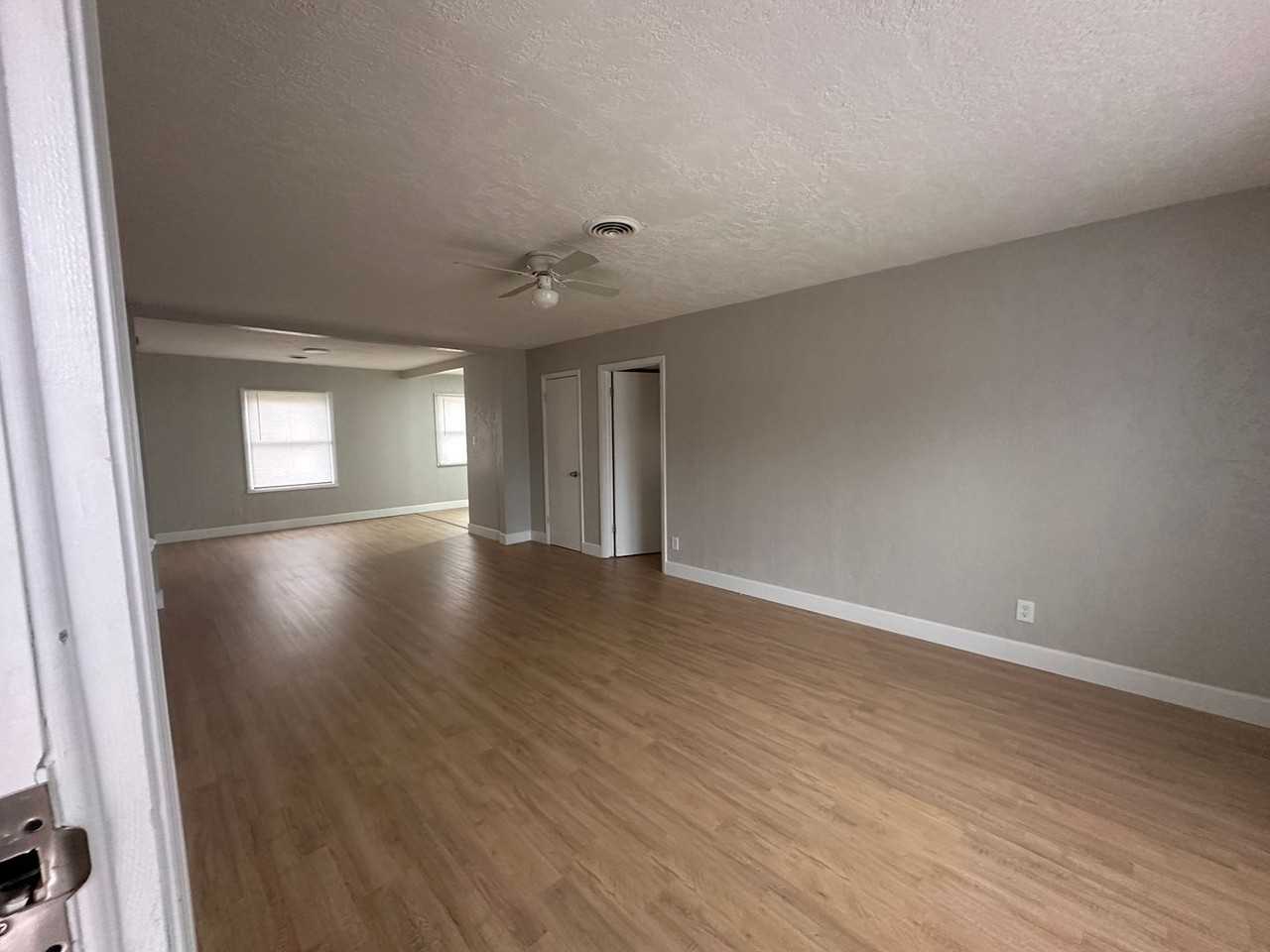 2806 Northwest 19th Street - Photo 5 of 11