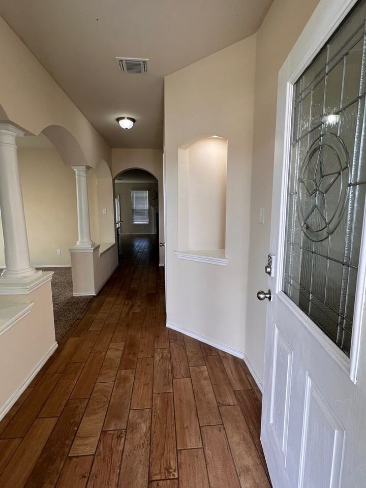 2520 Dante Ct - Photo 2 of 40