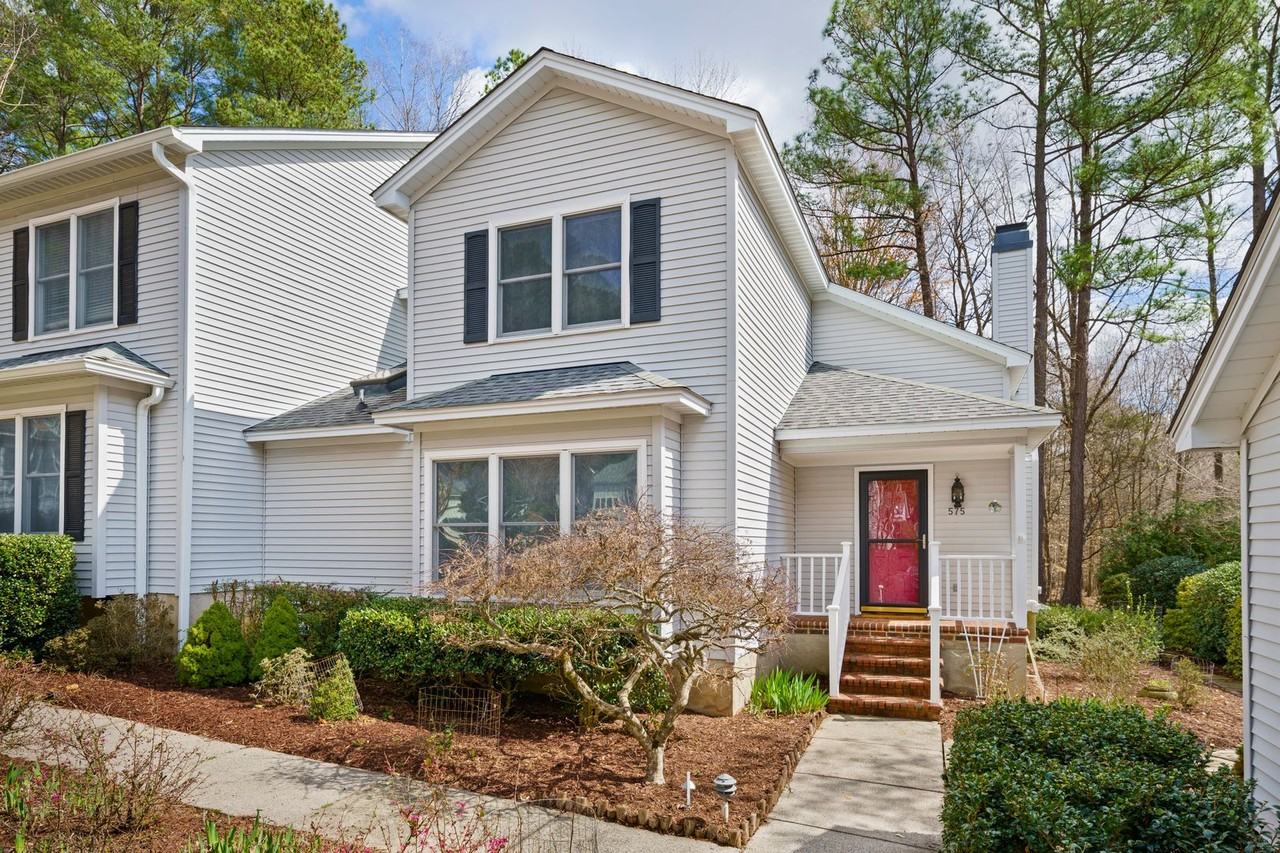 575 Woodbury - Photo 2 of 18