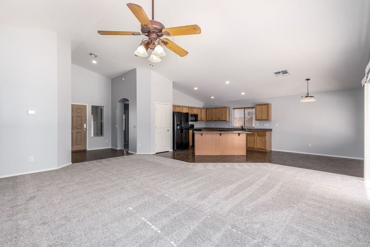 10315 E Jan Ave - Photo 3 of 24