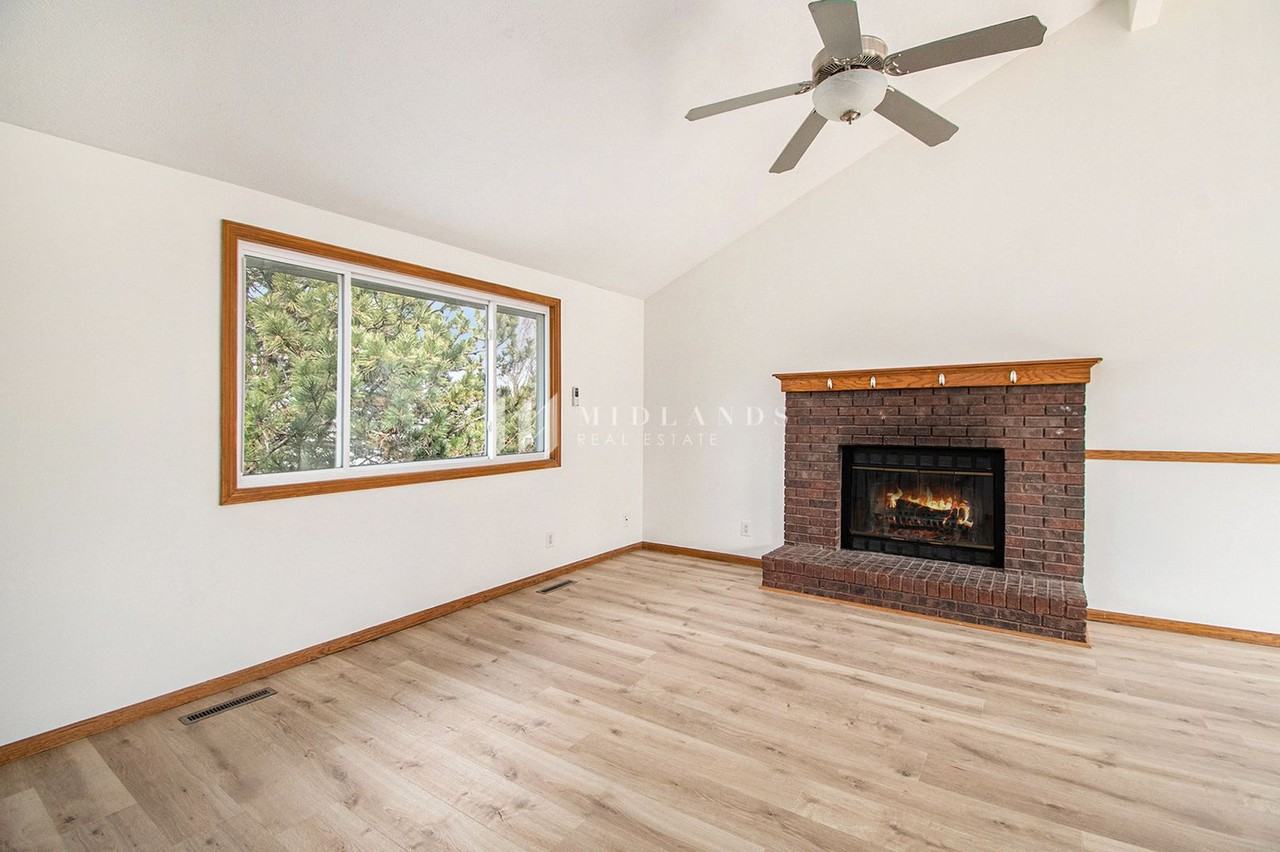 15201 Greene Ave - Photo 3 of 17