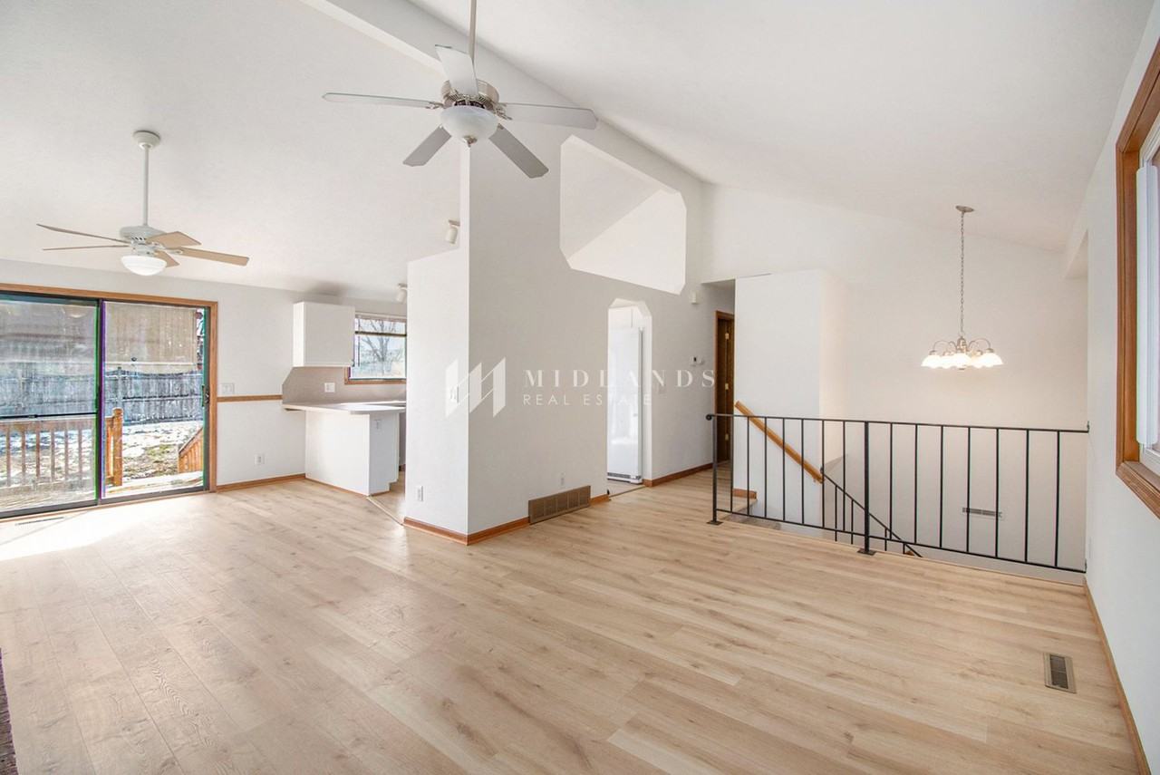 15201 Greene Ave - Photo 4 of 17