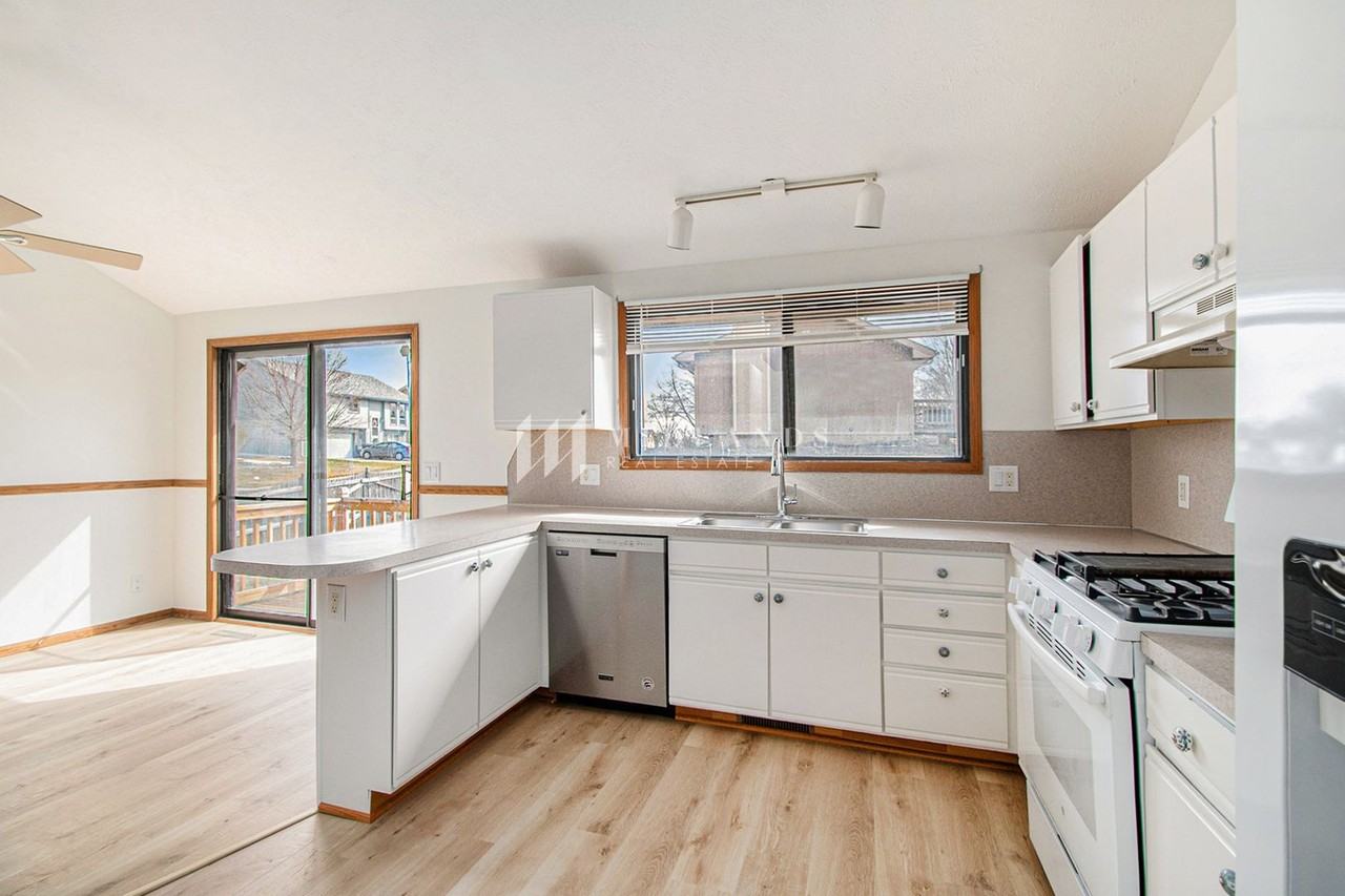 15201 Greene Ave - Photo 7 of 17