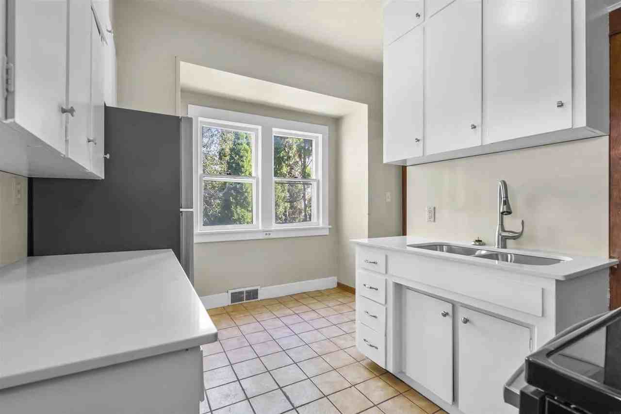 309 W 12th St - Photo 3 of 8