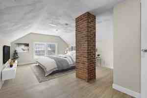 featured image of 309 W 12th St