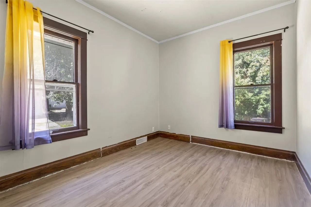 309 W 12th St - Photo 6 of 8