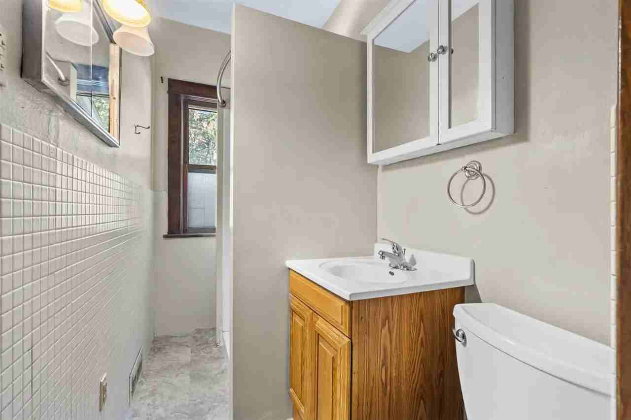 309 W 12th St - Photo 7 of 8