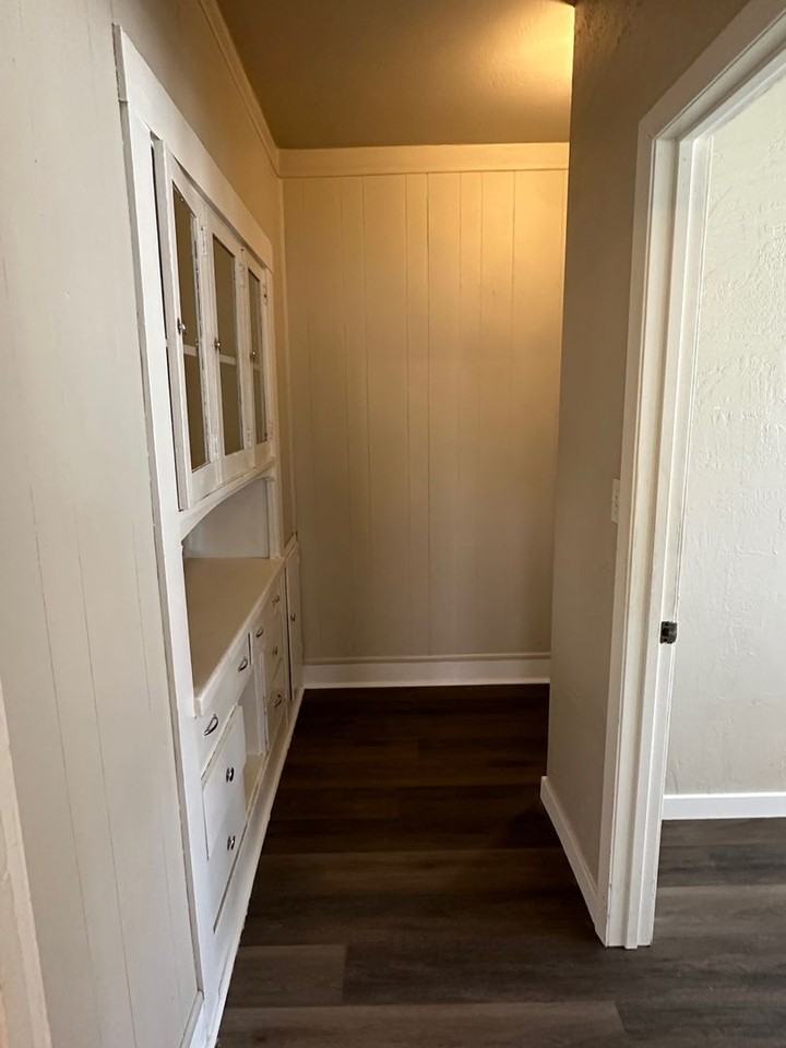 245 S Shasta St - Photo 7 of 15