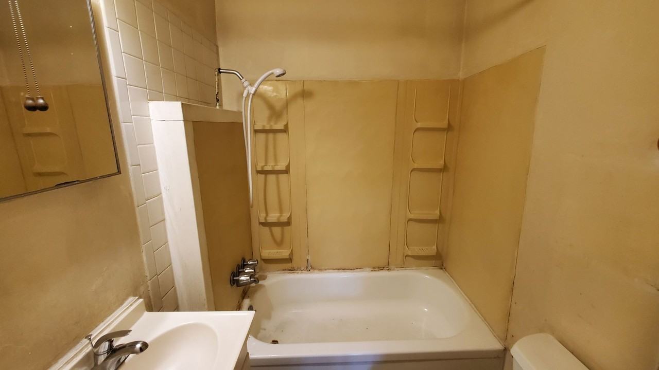 403 Long St - Photo 2 of 7