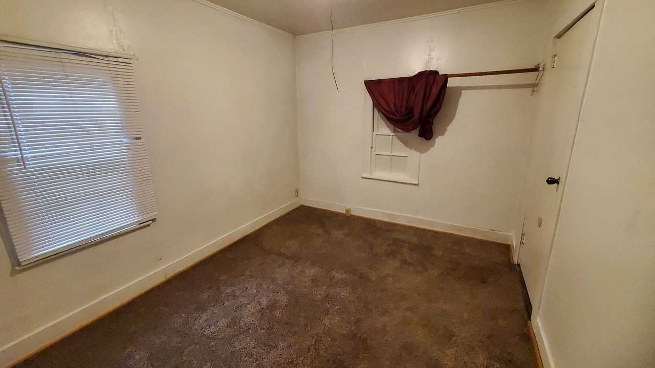 403 Long St - Photo 3 of 7