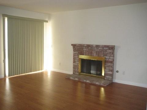 562 Athens St - Photo 4 of 11