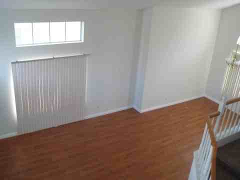 562 Athens St - Photo 5 of 11