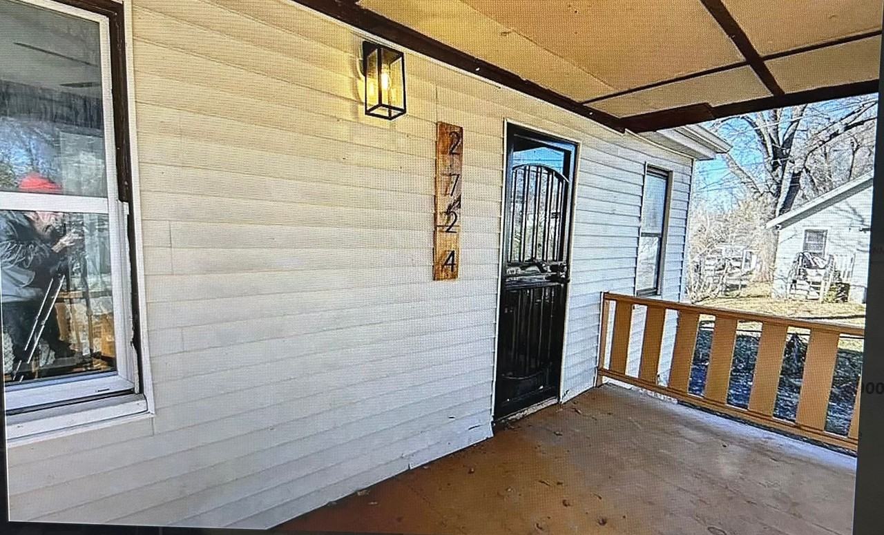 2724 Oakley Ave - Photo 2 of 26