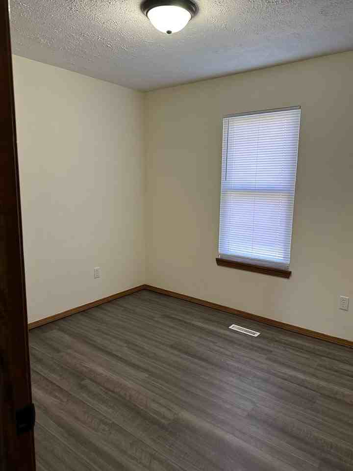 1721 N Lone Pine Ave - Photo 3 of 12