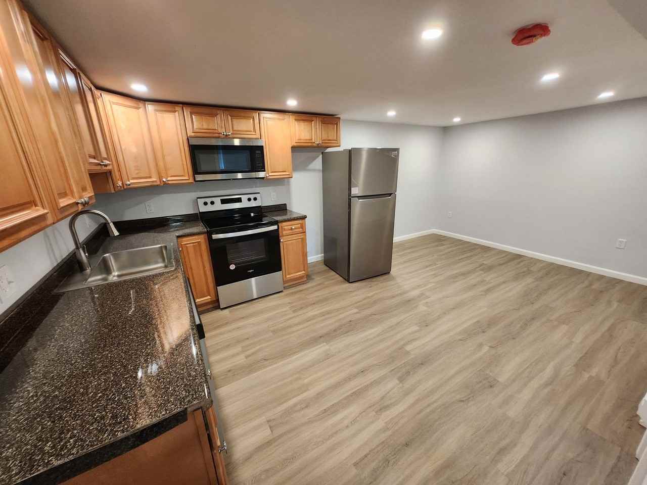 144 Savannah Ave - Photo 3 of 11