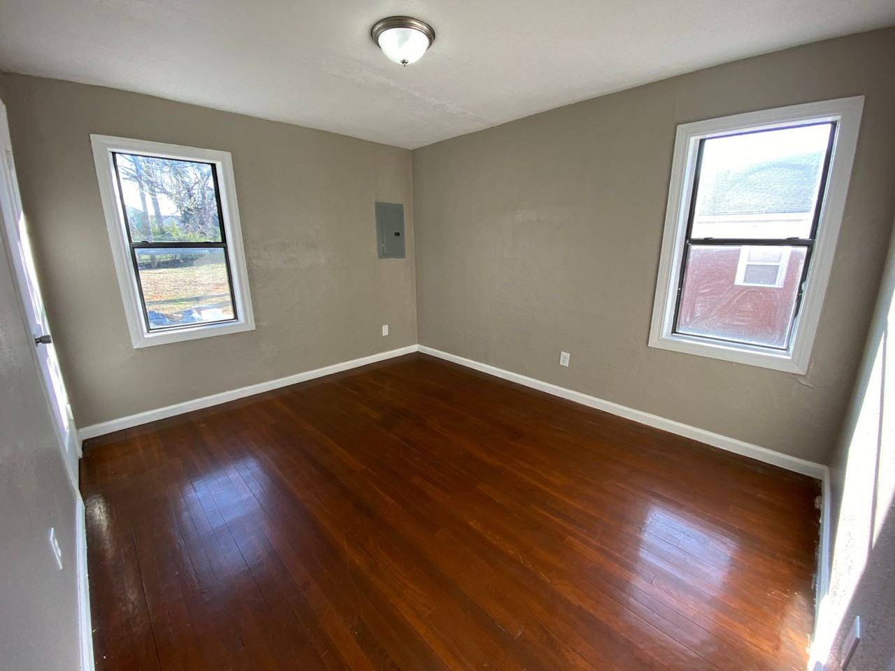 2108 Ne 23rd St - Photo 3 of 6