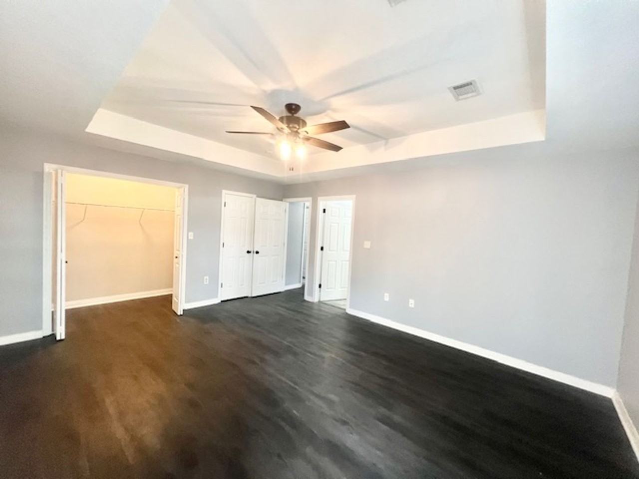 3200 Skynight Dr - Photo 4 of 21