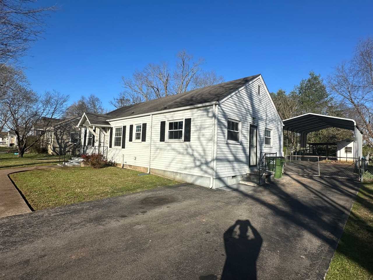 1602 Kenneth Ave - Photo 4 of 18
