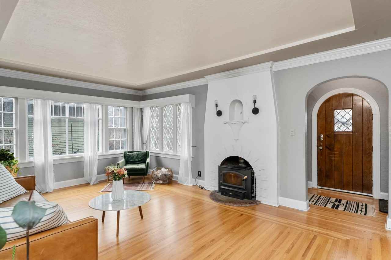 2209 1st Ave S - Photo 3 of 23