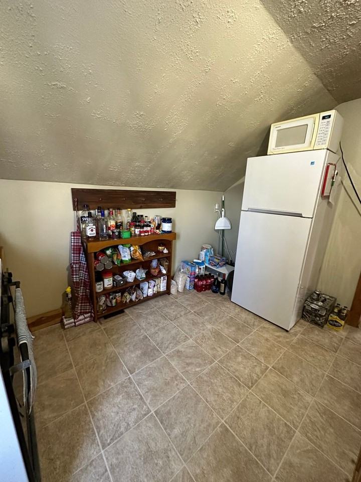 1016 Zeisler St - Photo 2 of 9