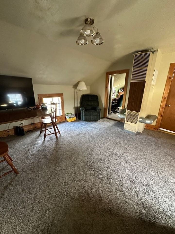 1016 Zeisler St - Photo 5 of 9