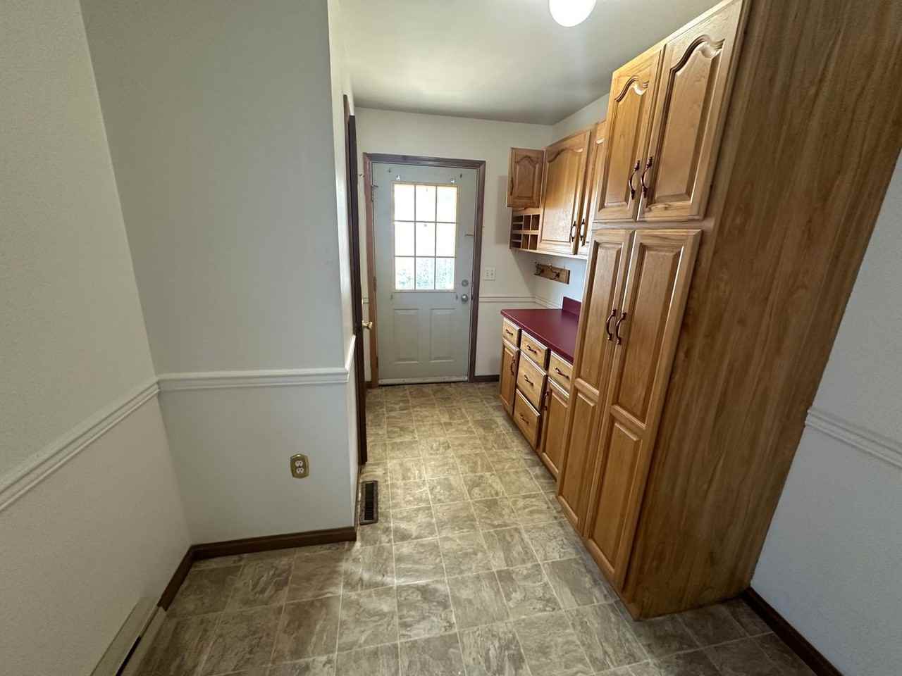 318 N Broad St - Photo 3 of 24