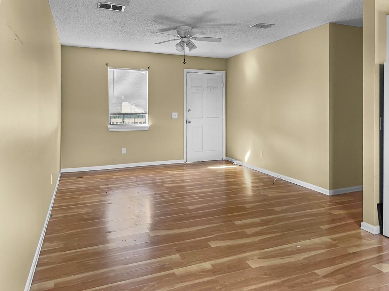 276 Daffin Pl - Photo 2 of 22