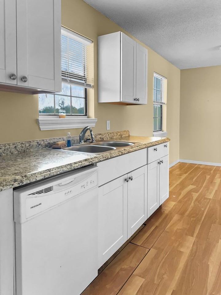 276 Daffin Pl - Photo 4 of 22