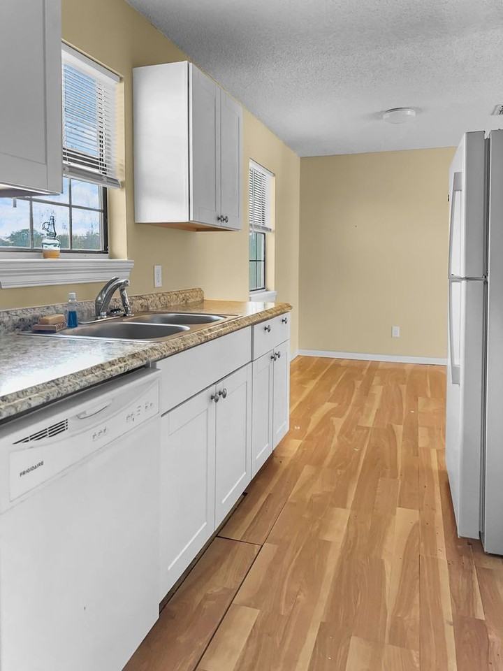 276 Daffin Pl - Photo 5 of 22