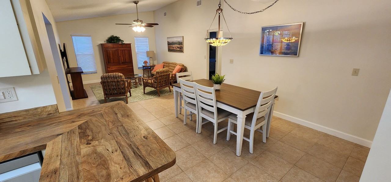 1526 Georgetowne Ln - Photo 4 of 9