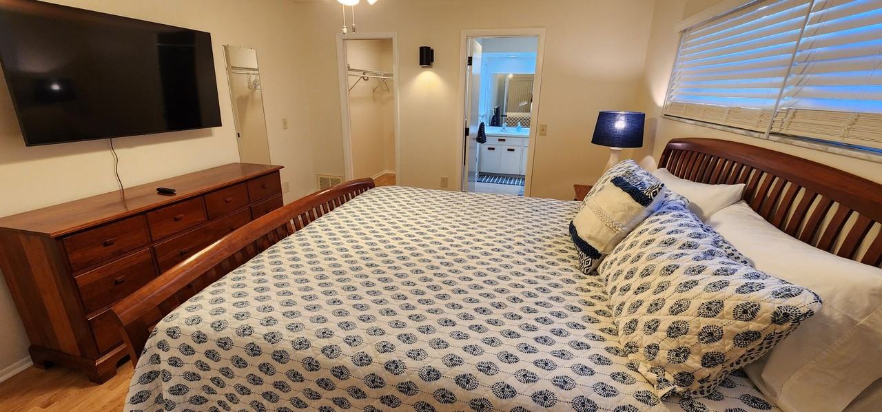 1526 Georgetowne Ln - Photo 6 of 9