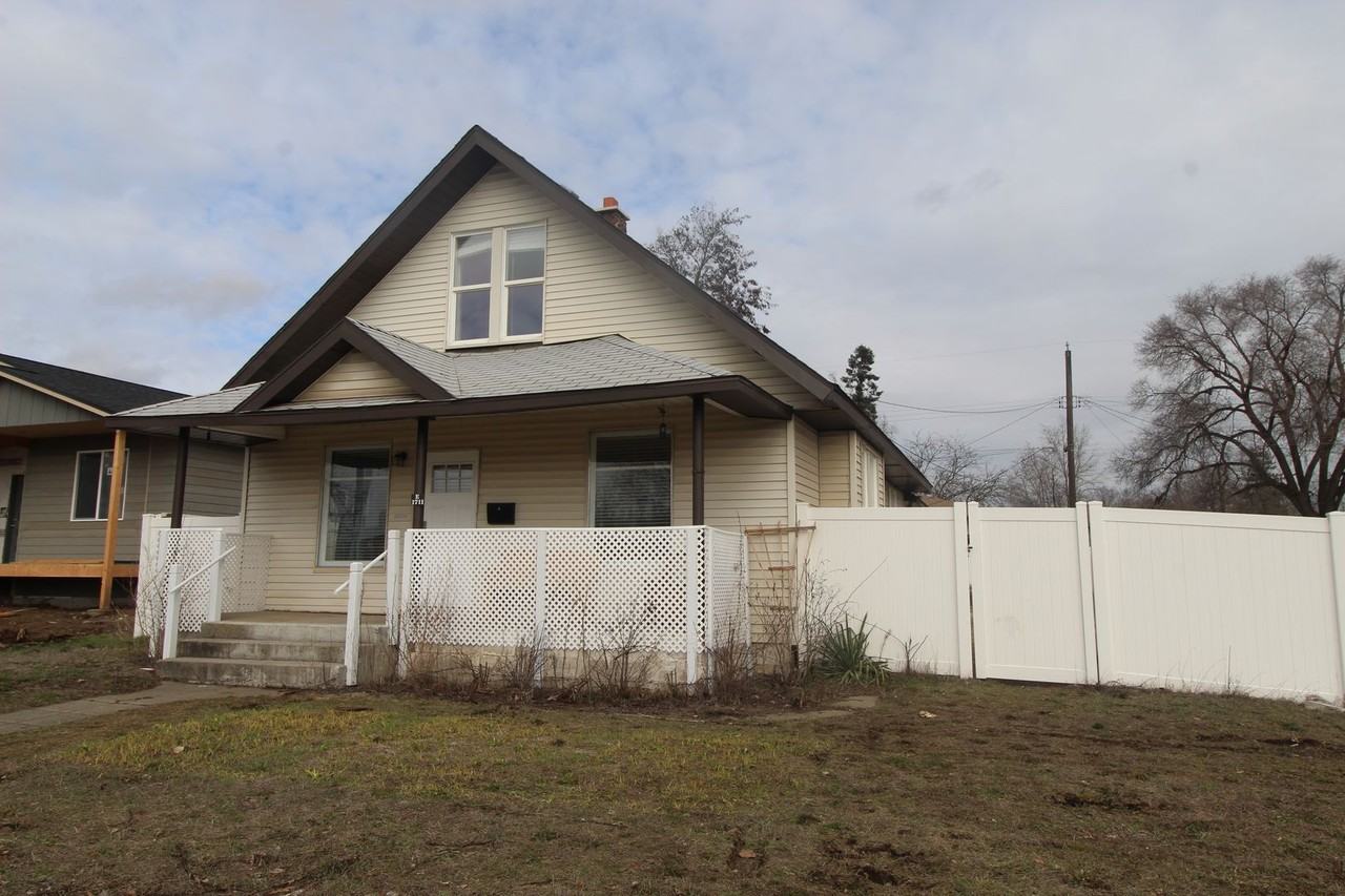 1711 E Bridgeport Ave - Photo 2 of 19