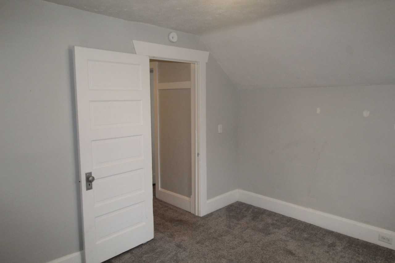 1711 E Bridgeport Ave - Photo 3 of 19