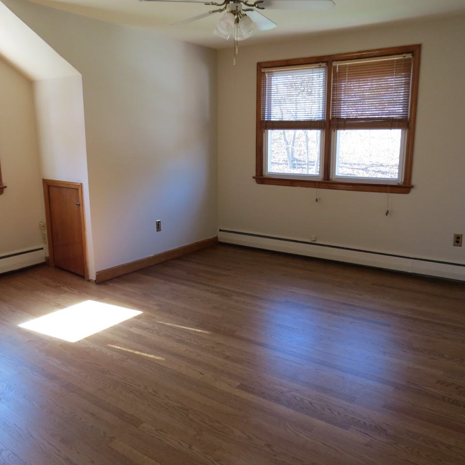 261 Barnert Ave - Photo 3 of 15
