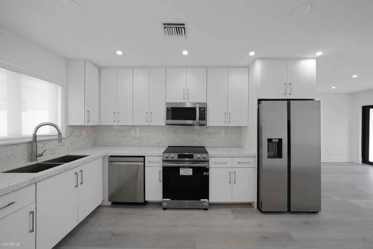 1101 SW 12th St - Photo 3 of 17