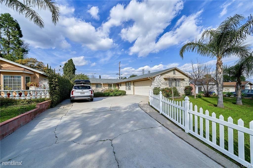 17167 Index St - Photo 2 of 18