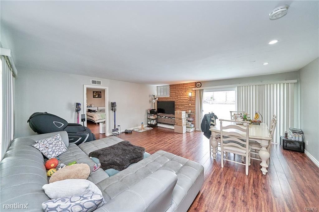 17167 Index St - Photo 3 of 18