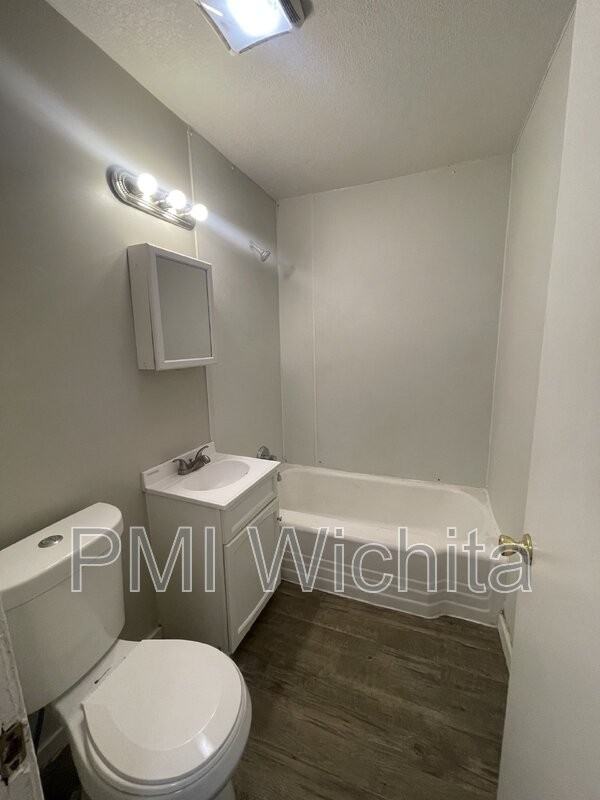2322 S Broadview St - Photo 7 of 8