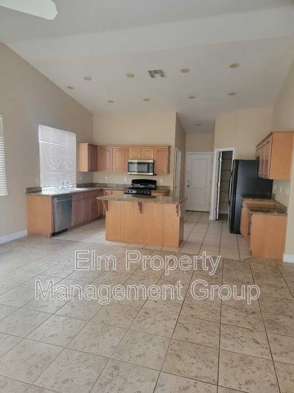 1025 Trophy Club Dr - Photo 5 of 18