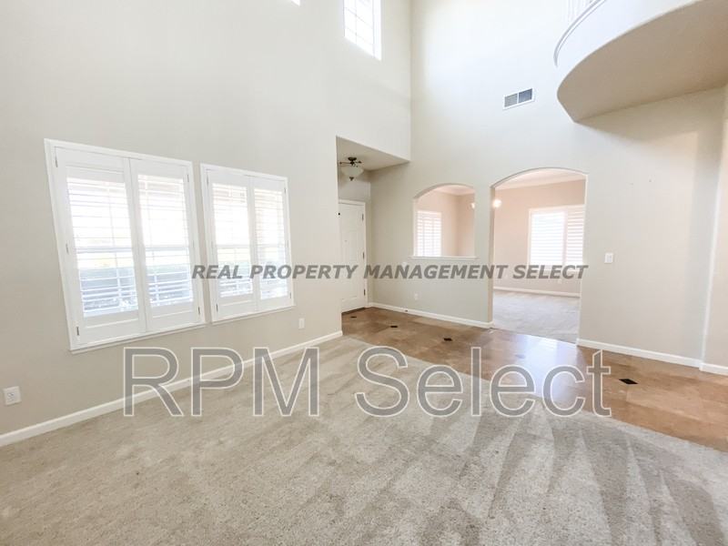 523 Cascade Dr - Photo 3 of 27