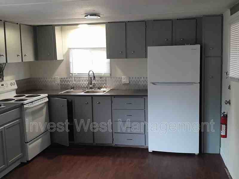 626 Silverbrook Rd - Photo 2 of 23