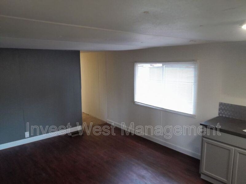 626 Silverbrook Rd - Photo 3 of 23