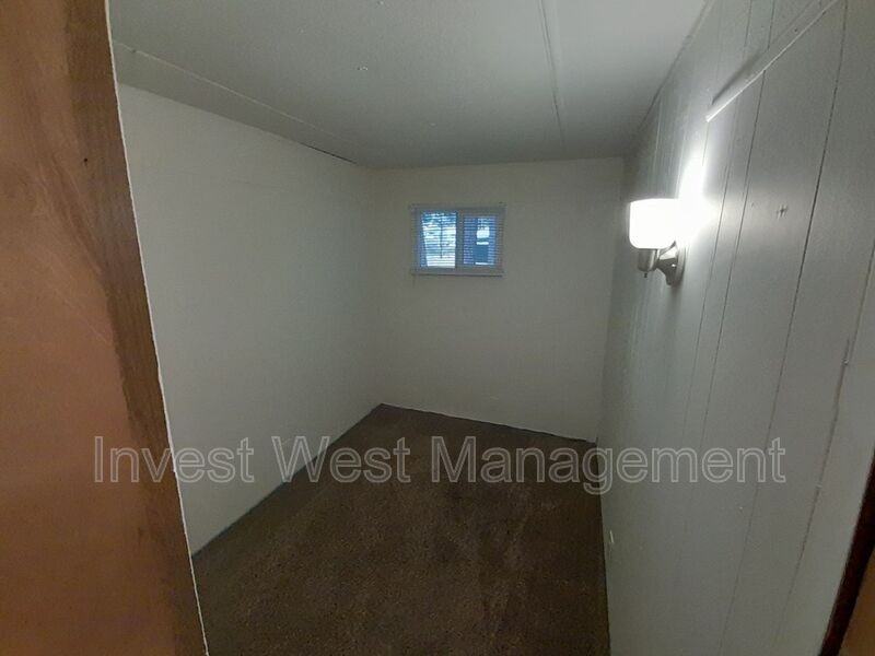 626 Silverbrook Rd - Photo 5 of 23