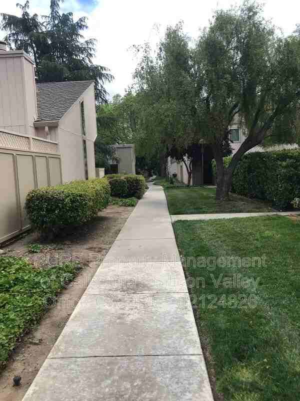 1538 Huddersfield Ct - Photo 3 of 18