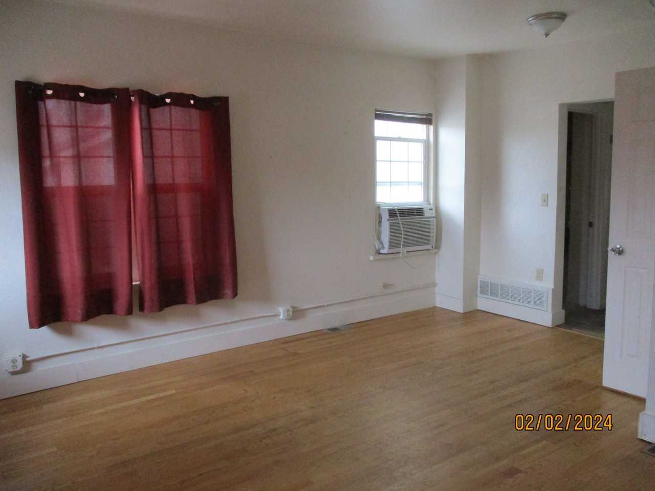 1102 Main St - Photo 2 of 8